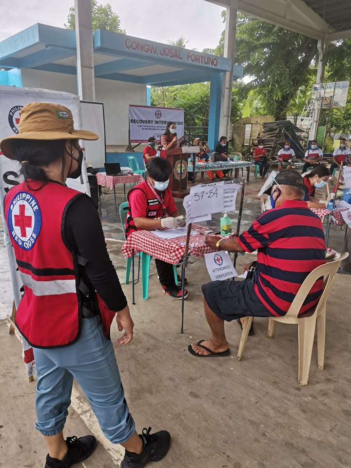 Red Cross Gives Cash Grant To People of Cam Sur