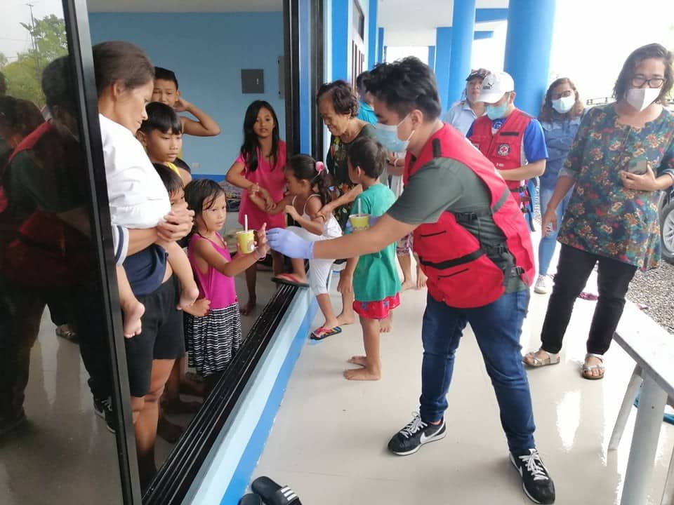 Hot meals in Barangay Curva, Ormoc City