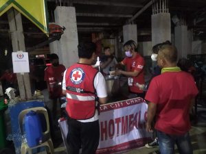 Philippine Red Cross distributes food to victims of Valenzuela fire